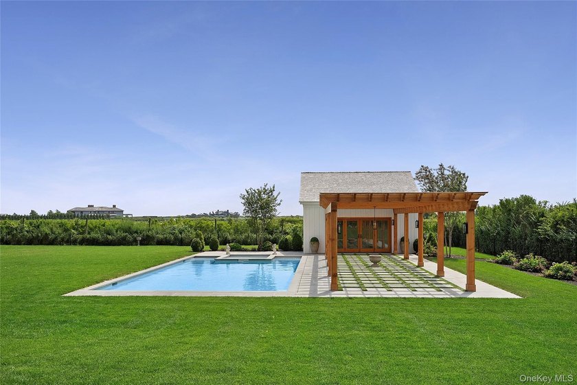 Newly constructed architectural showpiece in the heart of - photo 47