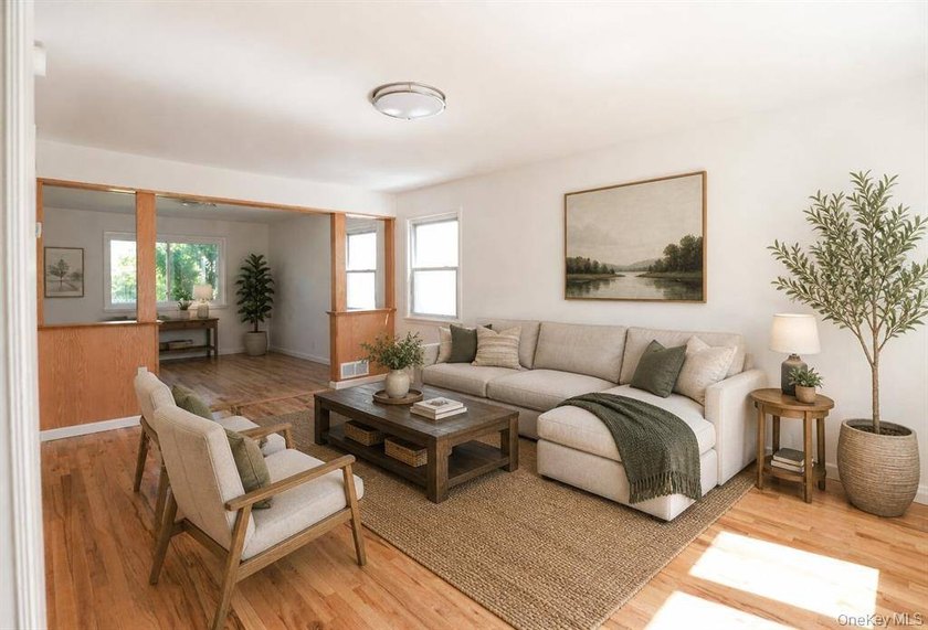 Newly renovated one-family home in prime Whitestone! This - photo 3