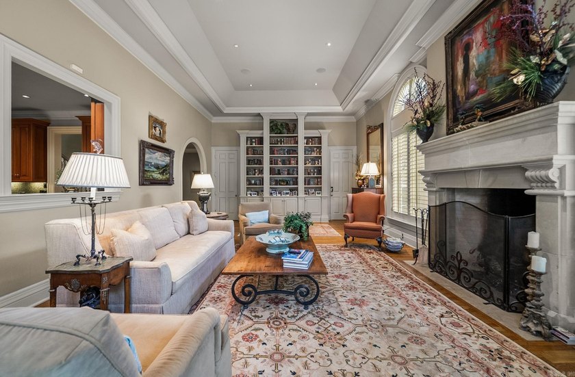 A perfectly positioned Heights home across the street from the - photo 22