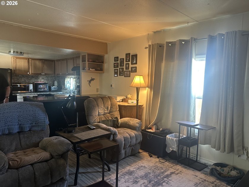 This home nestled in a 55+ park in the Harbor Hills is perfect - photo 7