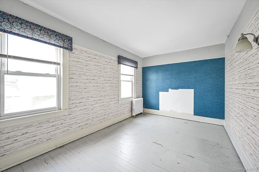 Detached starter colonial in prime North Flushing, this - photo 11