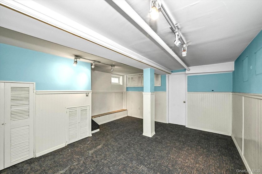Detached starter colonial in prime North Flushing, this - photo 14