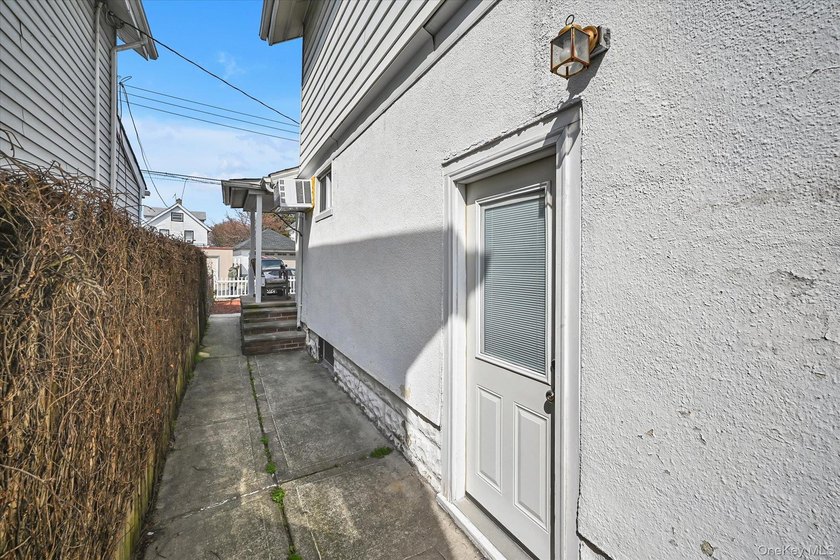 Detached starter colonial in prime North Flushing, this - photo 17