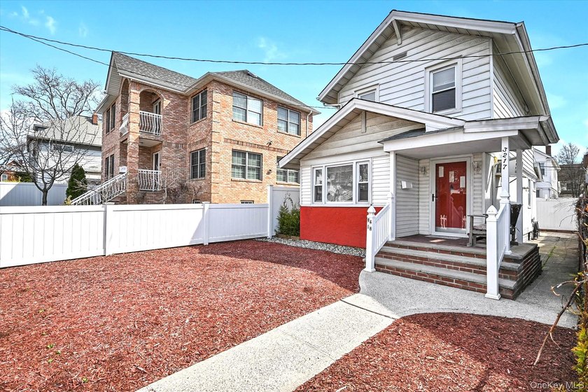 Detached starter colonial in prime North Flushing, this - photo 18