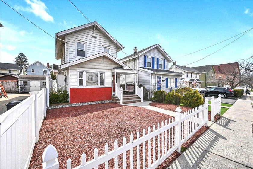 Detached starter colonial in prime North Flushing, this - photo 19
