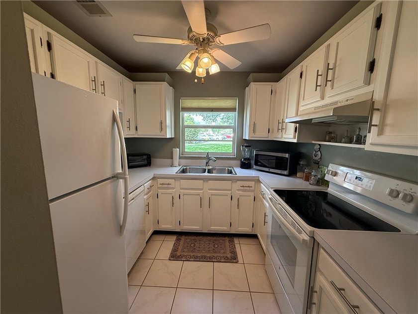 Active Vista Royale Condo 55+ senior community with 4 clubhouses - photo 7