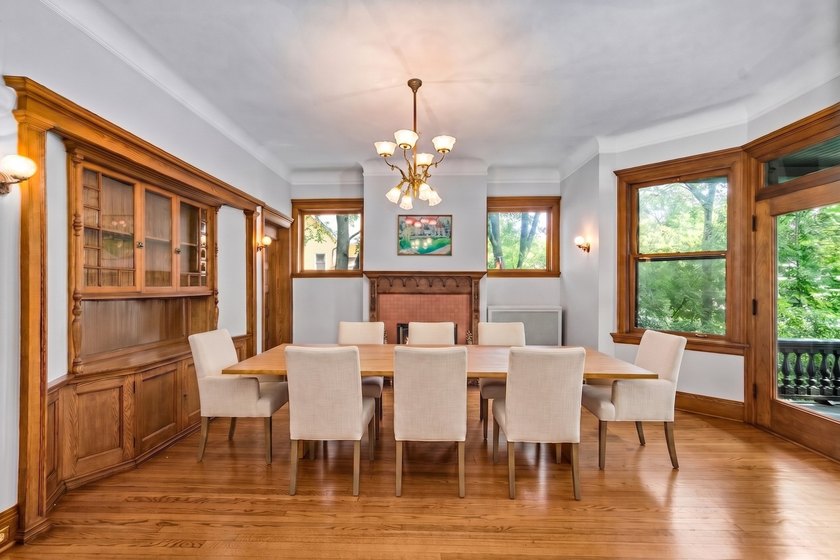 Prime Southeast Evanston:  A Masterpiece of History and Refined - photo 9