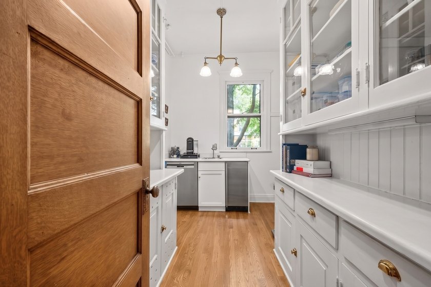 Prime Southeast Evanston:  A Masterpiece of History and Refined - photo 10