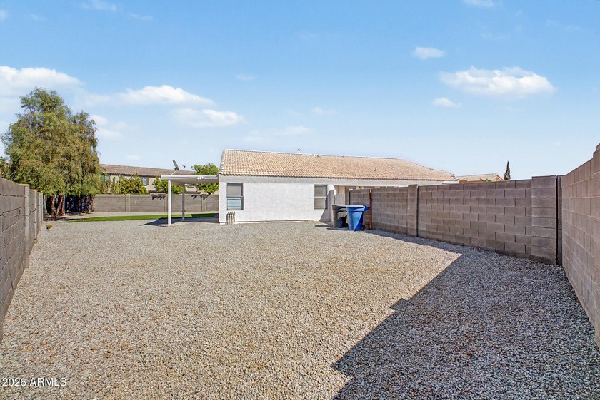 Seller Financing Available This 3 bedroom, 2 bathroom stucco - photo 21