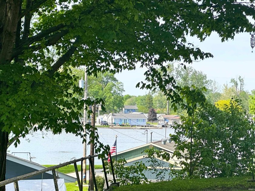 NO PROJECTS NEEDED! FULL RENO! This Irish Lake cottage is - photo 19