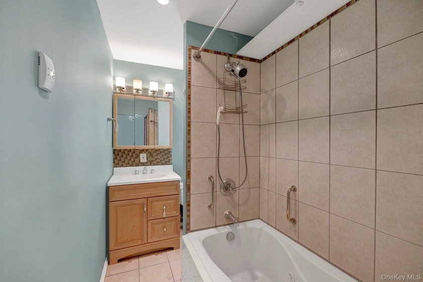 Opportunity Knocks! Ideal for savvy investors and primary - photo 11