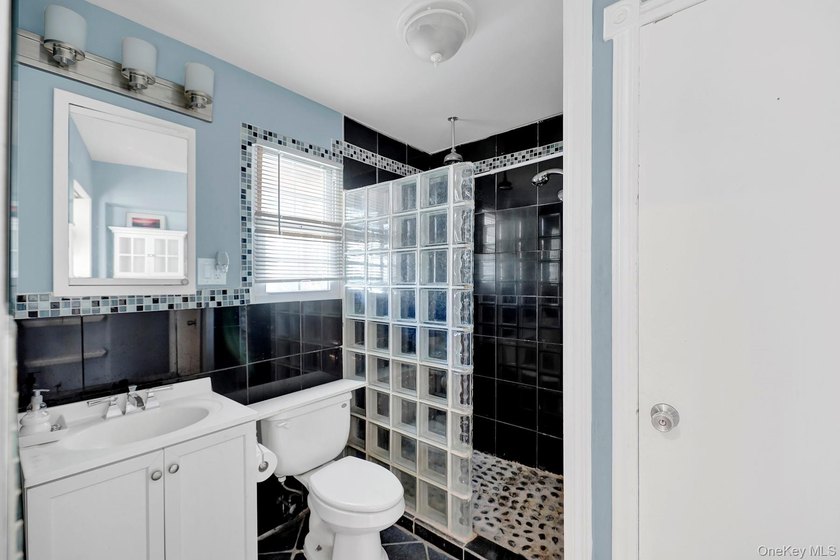 Opportunity Knocks! Ideal for savvy investors and primary - photo 17