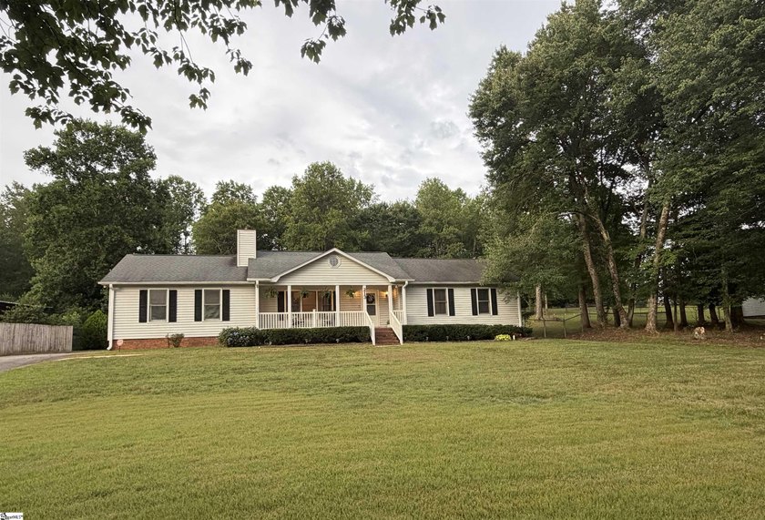 Welcome home to this beautifully maintained 3-bedroom, 2-bath - photo 3