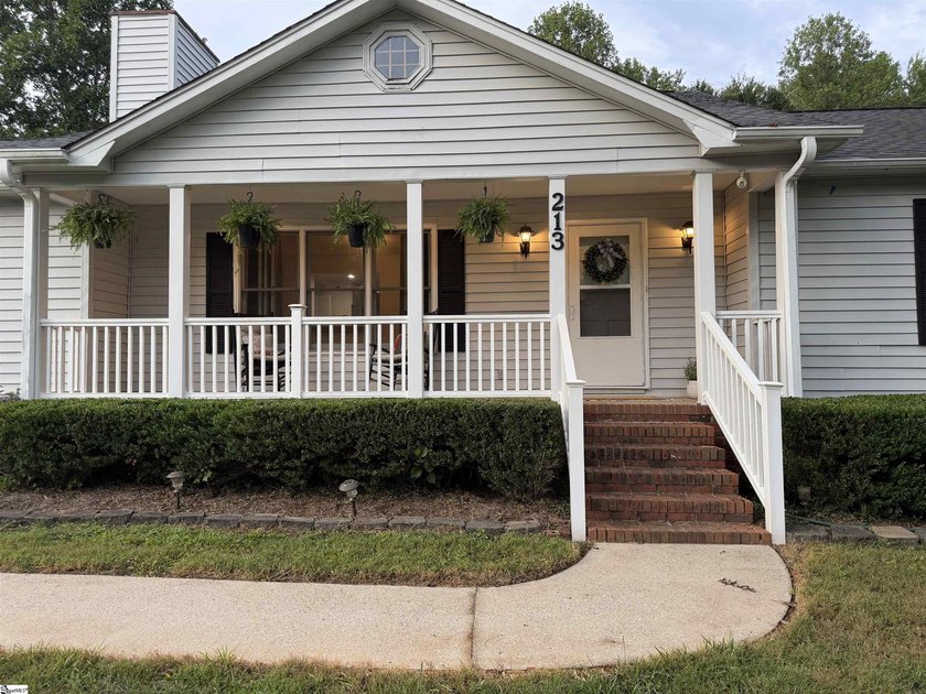 Welcome home to this beautifully maintained 3-bedroom, 2-bath - photo 4