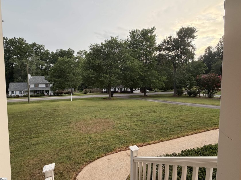 Welcome home to this beautifully maintained 3-bedroom, 2-bath - photo 5