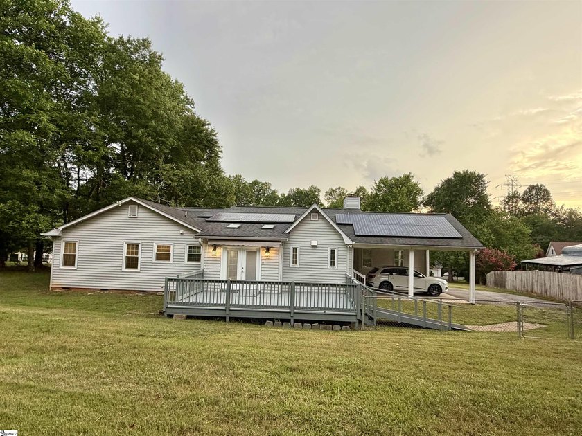 Welcome home to this beautifully maintained 3-bedroom, 2-bath - photo 7