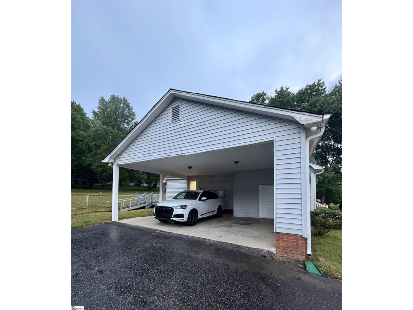 Welcome home to this beautifully maintained 3-bedroom, 2-bath - photo 9