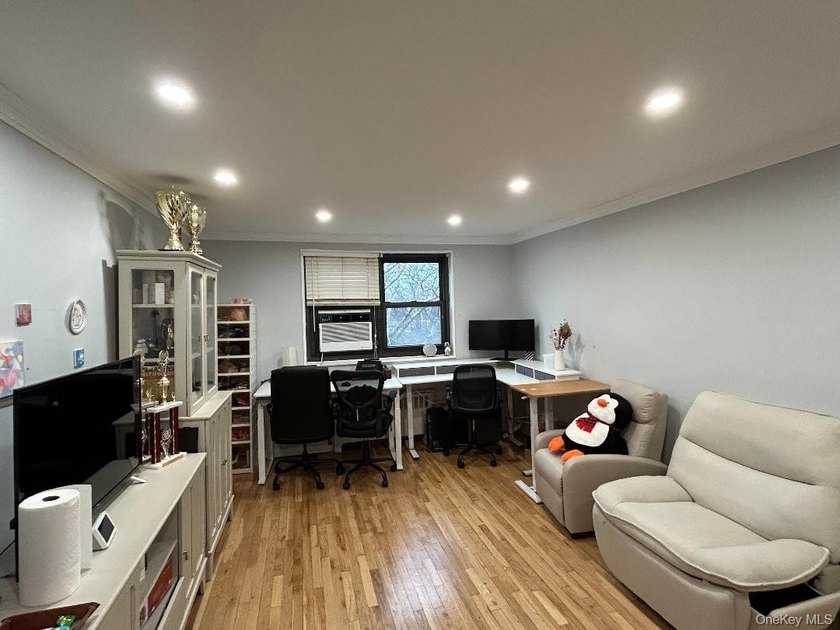 Rare For Sale Totally Renovated Two Bedroom (Size 4.5, 720 - photo 11