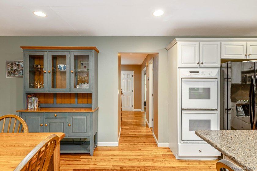 Welcome to this meticulously maintained Colonial, lovingly cared - photo 21