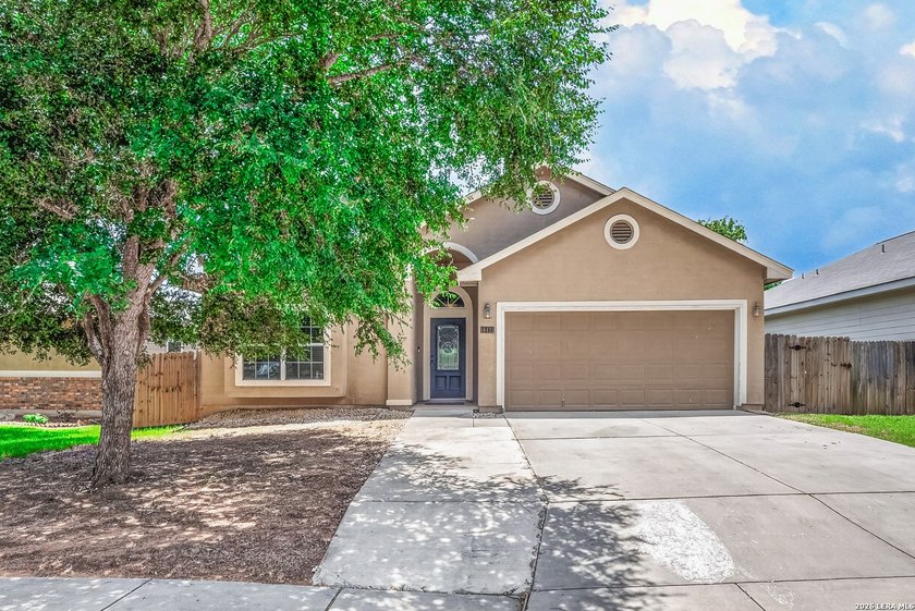 Beautifully maintained 3-bedroom, 2.5-bath home with 1,631 sq ft - photo 3