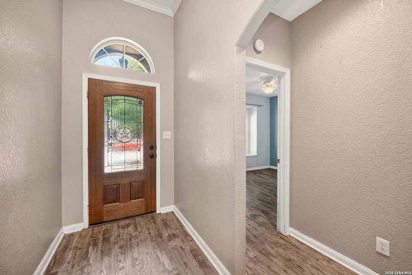Beautifully maintained 3-bedroom, 2.5-bath home with 1,631 sq ft - photo 4