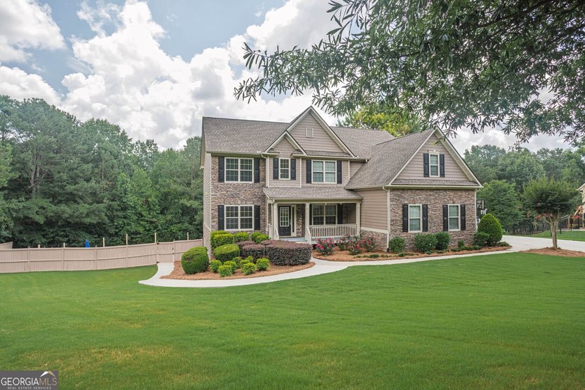 Stunning 5 bedroom, 4 bath home in the sought-after Loganville - photo 2
