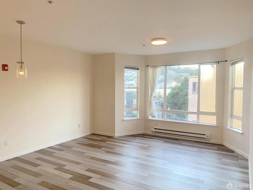Gorgeous Top floor 2 bedrooms/2 baths, and a great open floor - photo 3