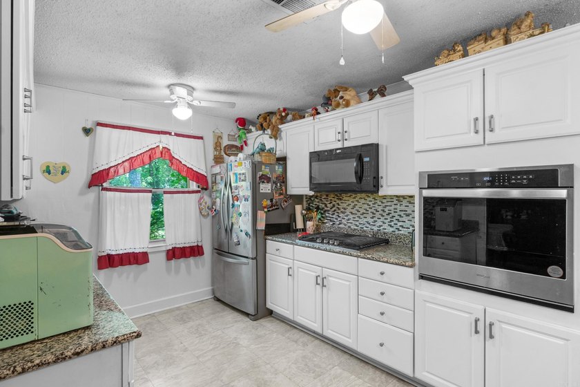 Discover your perfect retreat in this charming 2,058 square foot - photo 14