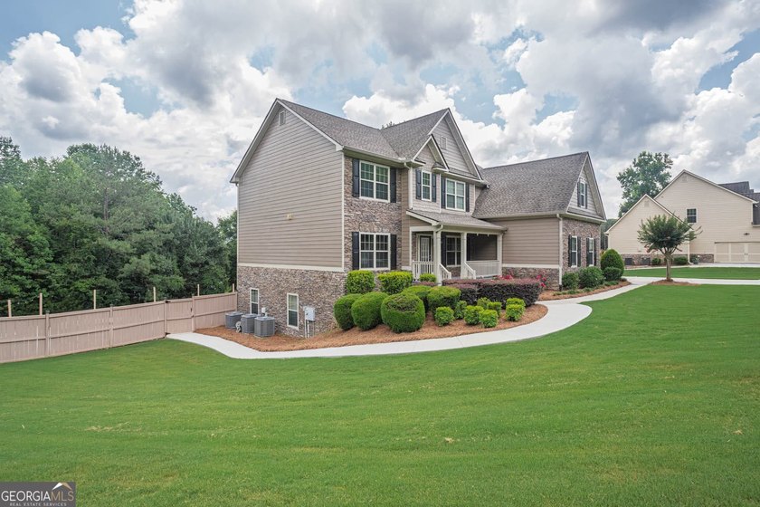Stunning 5 bedroom, 4 bath home in the sought-after Loganville - photo 5