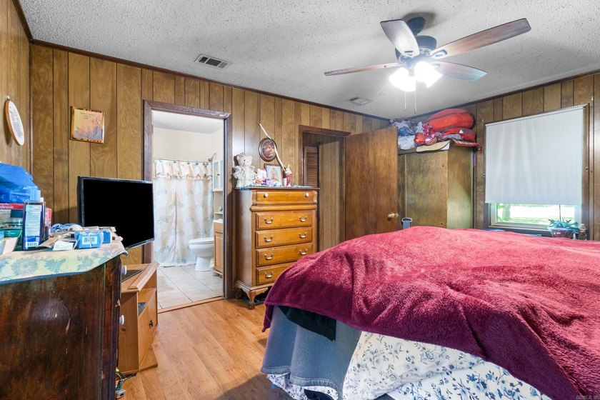 Discover your perfect retreat in this charming 2,058 square foot - photo 18