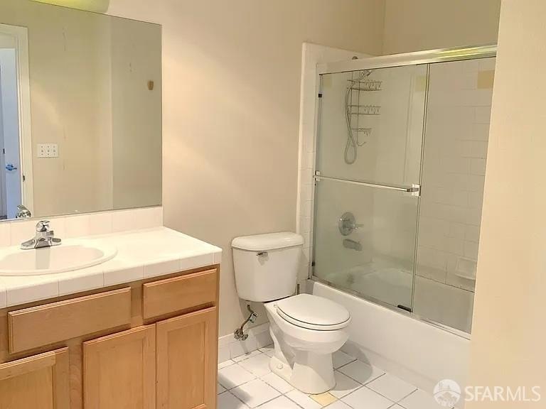 Gorgeous Top floor 2 bedrooms/2 baths, and a great open floor - photo 8