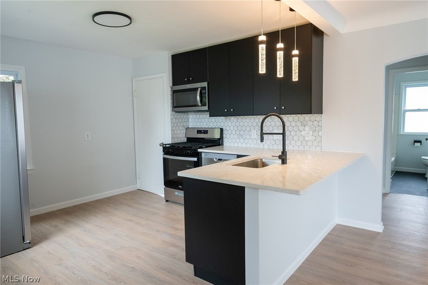 Completely renovated inside and out, this charming cape cod - photo 5