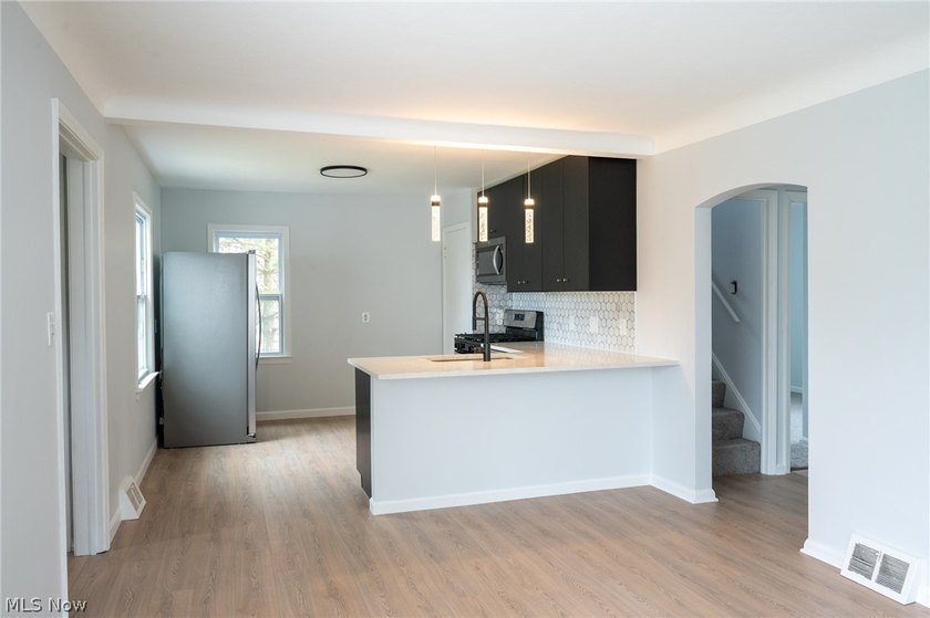 Completely renovated inside and out, this charming cape cod - photo 6