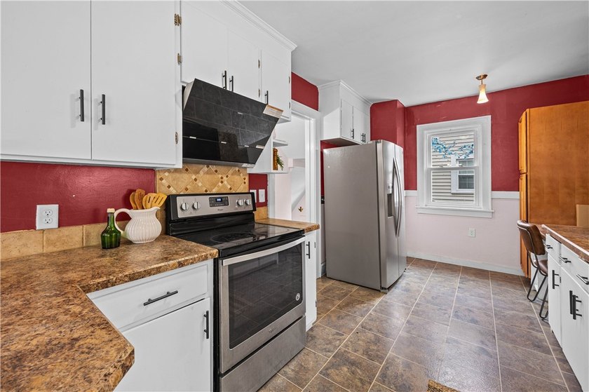 Welcome to this charming and beautifully maintained home located - photo 18