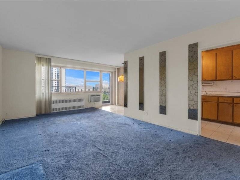 EXTREMELY QUIET TWO BEDROOM, ONE BEDROOM APARTMENT IN TRUMP - photo 3