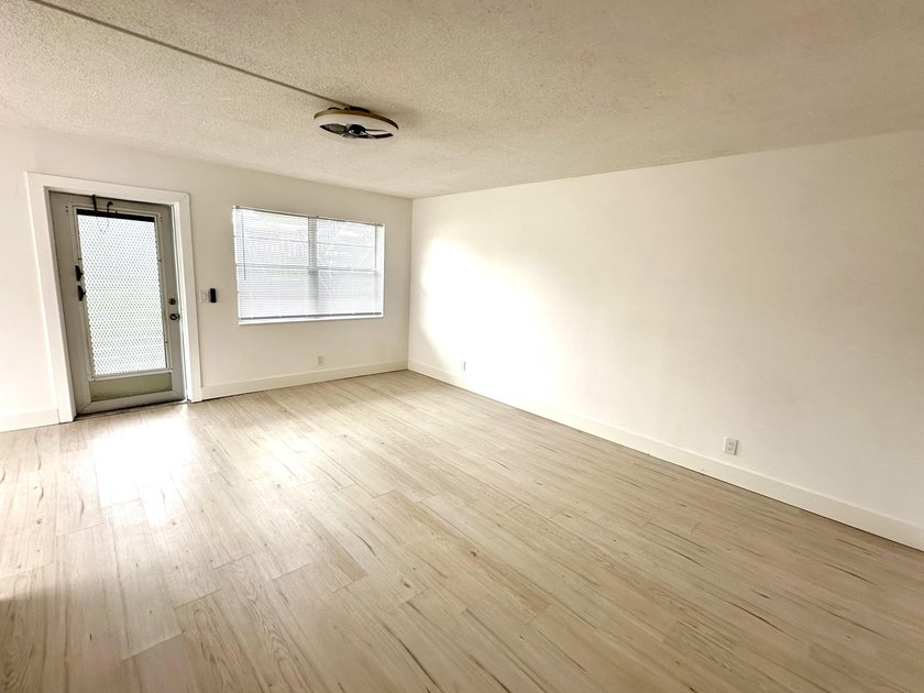 Spectacular &amp; Move-in Ready First floor corner unit in 55+ - photo 12