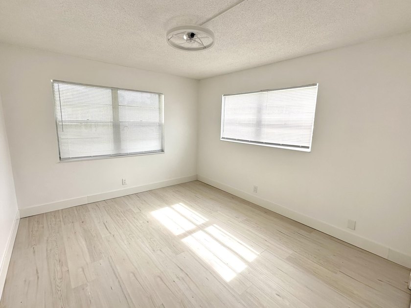 Spectacular &amp; Move-in Ready First floor corner unit in 55+ - photo 14