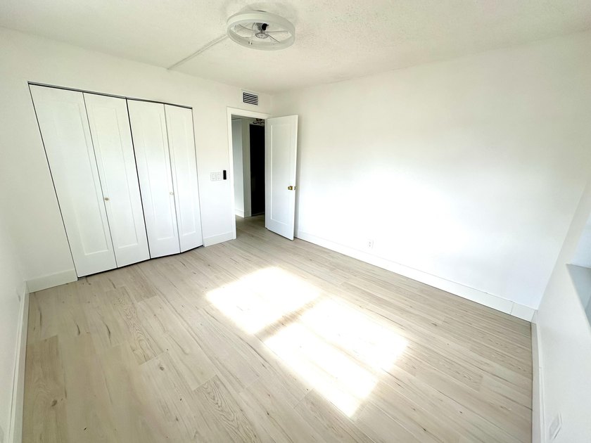 Spectacular &amp; Move-in Ready First floor corner unit in 55+ - photo 15