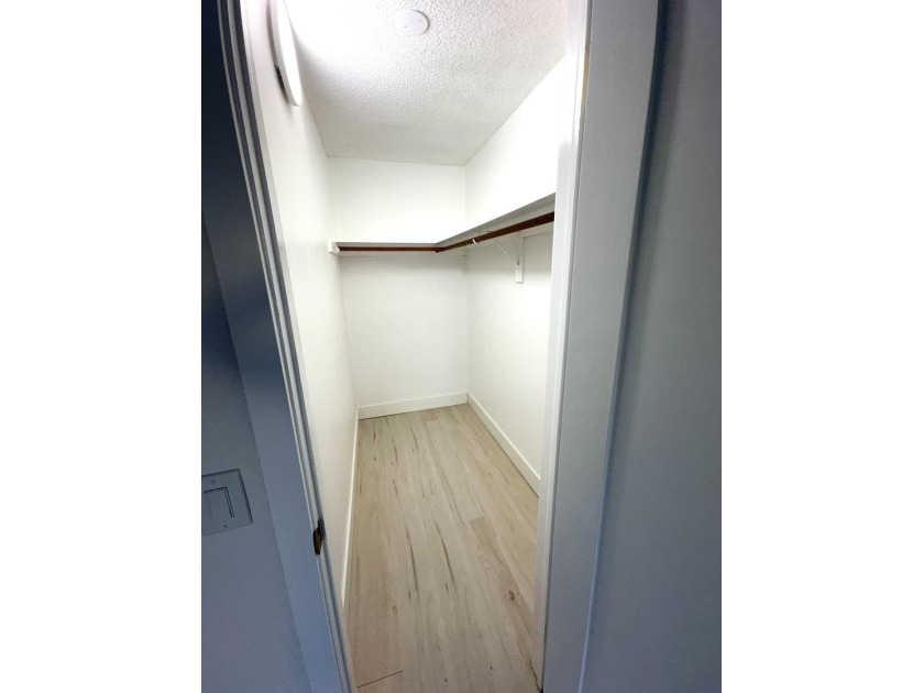 Spectacular &amp; Move-in Ready First floor corner unit in 55+ - photo 19