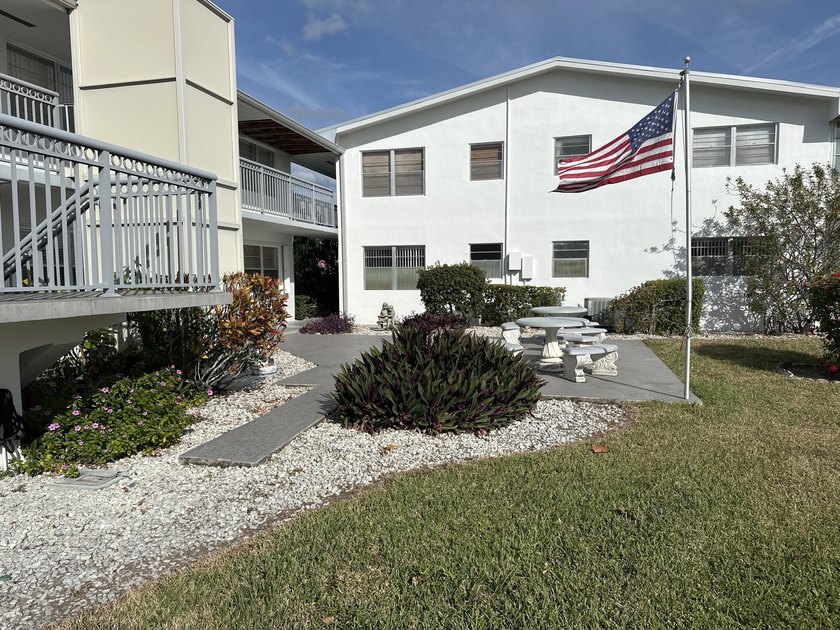 Spectacular &amp; Move-in Ready First floor corner unit in 55+ - photo 22