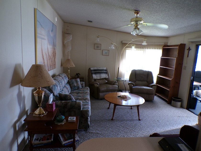Discover comfort and affordability in this well-maintained 1988 - photo 8