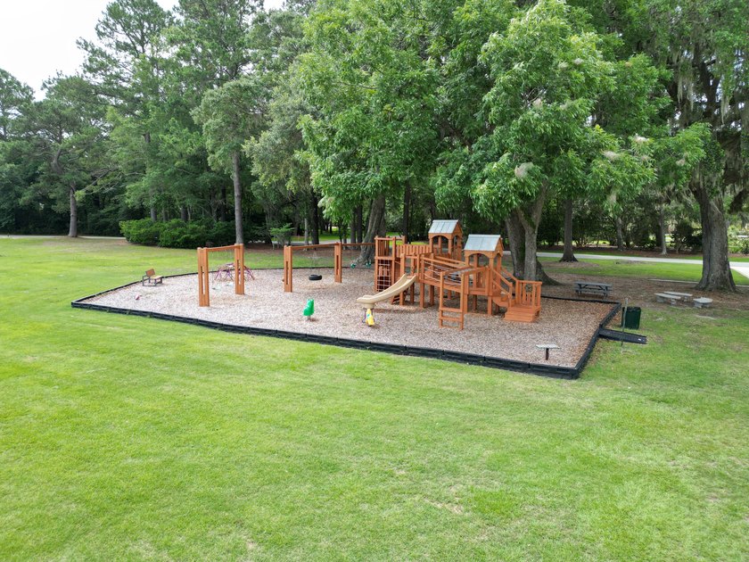 Experience the golf course lifestyle, complete with luxurious - photo 50