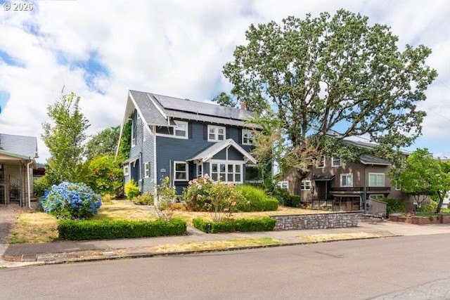 Perched above the Willamette River, this timeless Craftsman - photo 4