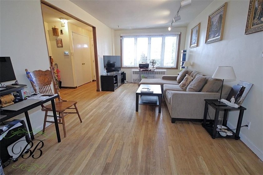 Welcome to this spacious and versatile brick 3-bedroom duplex - photo 7