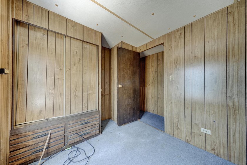 MOTIVATED SELLER, willing to entertain all offers. 2 bedroom, 1 - photo 4