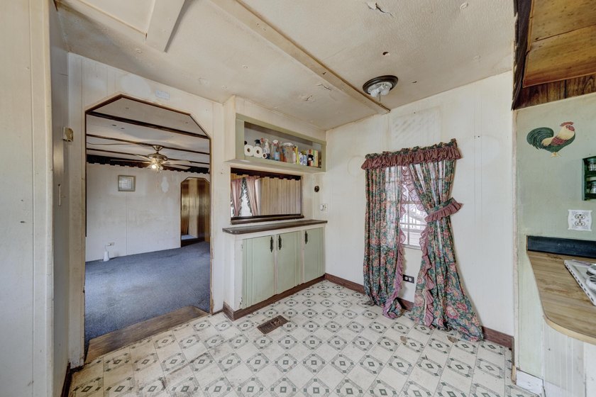 MOTIVATED SELLER, willing to entertain all offers. 2 bedroom, 1 - photo 7