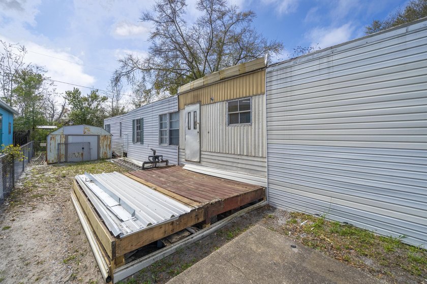 MOTIVATED SELLER, willing to entertain all offers. 2 bedroom, 1 - photo 9