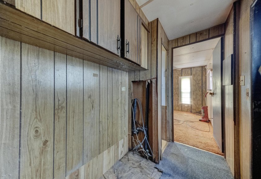MOTIVATED SELLER, willing to entertain all offers. 2 bedroom, 1 - photo 10