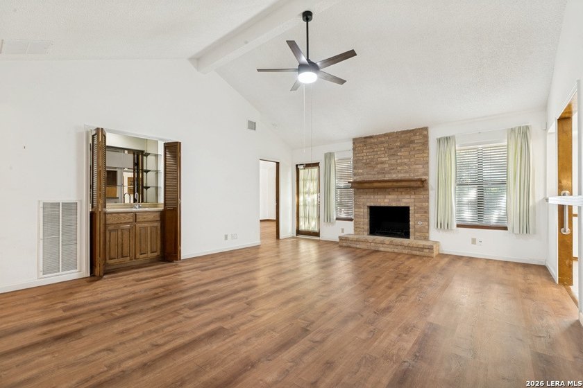 Welcome to 14714 Hidden Glen Woods an inviting 3-bedroom, 2-bath - photo 4
