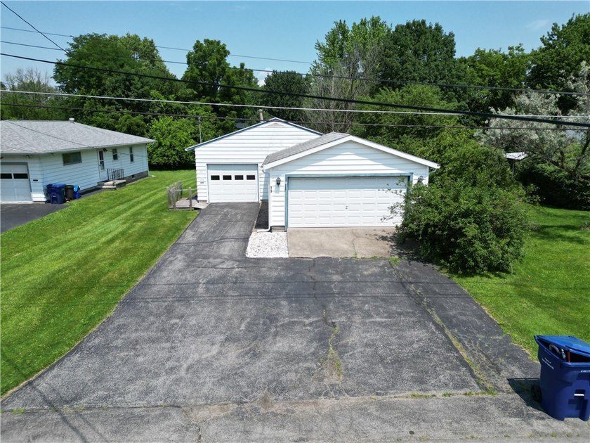 Welcome to this charming 3-bedroom, 1-bath ranch, perfectly - photo 2